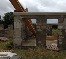 Charpente sur le chantier.