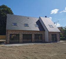 Reste plus que la terrasse à finir et le jardin à aménager!!