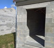 Hors d'eau, toiture posée.