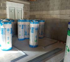 Soucis côté plomberie, la canalisation pour la douche est dans les WC.