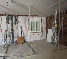 Des artisants étant sur le chantier, je peut voir l'avancée.
Pose de l'isolation et placo en cours