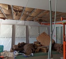Des artisants étant sur le chantier, je peut voir l'avancée.
Pose de l'isolation et placo en cours