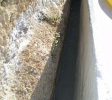 Cunette béton le long de la fondation