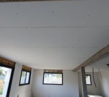 Placo en cours
Plafond pièce à vivre.