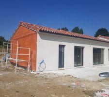 Enduit - reste à faire côté garage