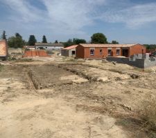 Vue de la place de parking priv&eacute;e.