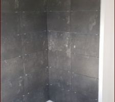 Habillage de la douche italienne de l'étage