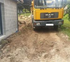 Arrivé du camion du terrassier
