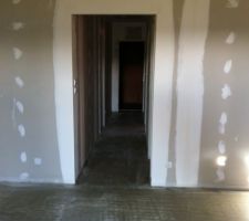 La chape lisse avant le carrelage