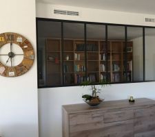 Verrière séparant le salon du bureau/bibliothèque