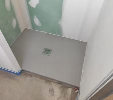 Bac à douche de la salle d'eau