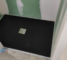 Bac à douche de la salle de bain