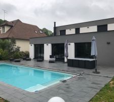 Piscine et maison