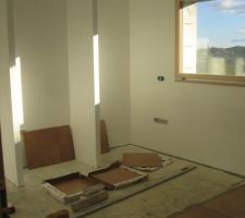 Collage ais&eacute; &agrave; la colle car la chape est nickel.