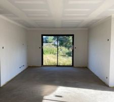 Chape coul&eacute;e sur le plancher chauffant et l'isolant.