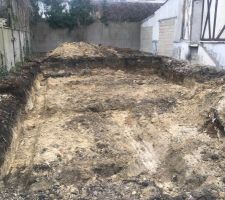 On peut voir que là ils ont creusé l?emplacement de la maison