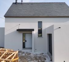 Entr&eacute;e fa&ccedil;ade nord enduit termin&eacute;