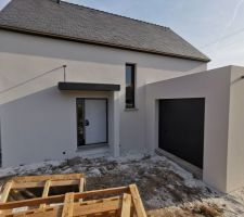 Entr&eacute;e fa&ccedil;ade nord enduit termin&eacute;