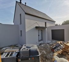 Entr&eacute;e fa&ccedil;ade nord enduit termin&eacute;