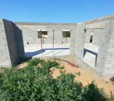 Élévation des murs du 21 juillet au 31 juillet.

Vue maçonnerie extérieur + linteau béton armée baie vitré (4.00x2.15 et 1.60x2.15).

Emplacement de la futur terrasse.