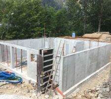 Sous sol monté, avant le coulage des dalles béton du sous sol et du RdC