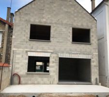 Pose des seuils de porte et fenêtres