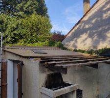 Les alvéoles entre panés rebouchées avec du béton léger avec billes de polystyrène