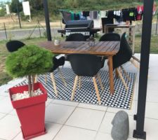 Carrelage de la terrasse fait .