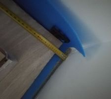 Pose du parquet chambre de l'étage - mur pas droit 3 cm d'écart!