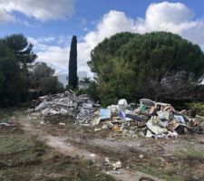 Démolition d?une maison présente sur le terrain