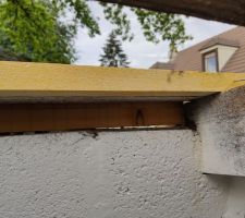Abris jardin, toiture jonction pannes mur à droite