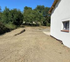 Terrassement côté ouest (et emplacement pour un futur potager!)