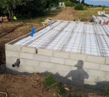 Vide sanitaire après ajout d'une rangée supplémentaire de parpaing pour avoir un écoulement gravitaire des eaux vannes