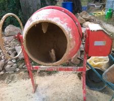Argile : pour réaliser des enduits, j'utilise une bétonnière, électrique, 160 L.