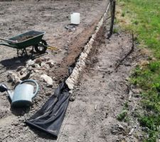 Début du talus de soutènement en pierre le 22 juillet