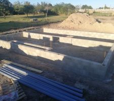 Les 3 rangs de parpaing du vide sanitaire le 24 juillet