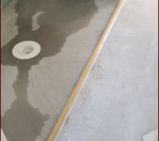 Barre de seuil pour la délimitation parquet/douche à l?italienne