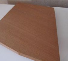 D&eacute;tail du bois choisi pour l'escalier, qui sera peint en blanc