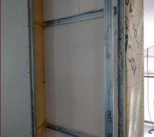 Espace nuit, voilà comment on isole un mur...Je devrait l'envoyer à mon ancien constructeur.