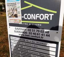 Permis de construire toujours affiché le 25/08/2020 avec une nouveauté les arbres coupés