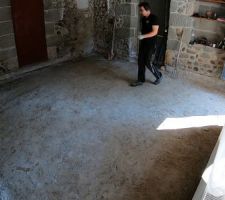 Avril/Mai 2020: Je retire 15tonnes de terre compactée à la pelle et à la brouette. 12 jours de travaux.  

Photos tirées de l'épisode 17 de - La rénovation de Koggy - https://bit.ly/KoggyEP17