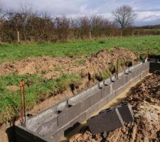 Elevation des murs de sous-bassement