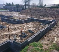 Elevation des murs de sous-bassement