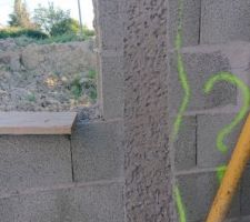 Elévation des murs - chainages tordus et fers à béton affleurants