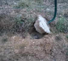 Poteau que l'employé du lotisseur a cassé
