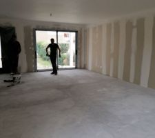 Peintre plafond fait 
electricite fait 
plomberie fait