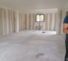 Peintre plafond fait 
electricite fait 
plomberie fait