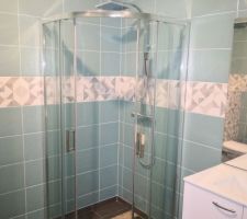 Salle de bain du bas termin&eacute;