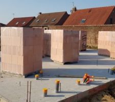 En 3 mois le chantier a bien avancé, la maison est maintenant hors d'eau, hors d'air, nous en sommes au placo !