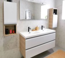 Meubles de salle de bain repeints en blanc